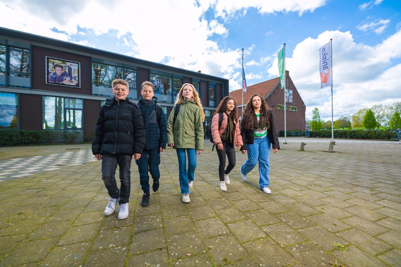 Canisius-leerlingen lopen voor Kinderlach Twente en Make-A-Wish