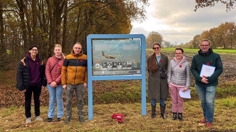 Leerlingen herdenken op Remembrance Day omgekomen Britse militairen